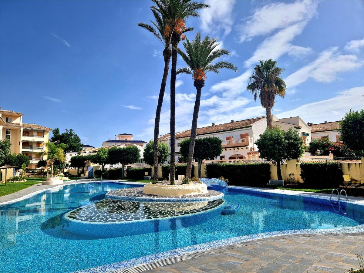 Lovely Apartment Near The Beach In Sunny La Mata トレビエハ エクステリア 写真